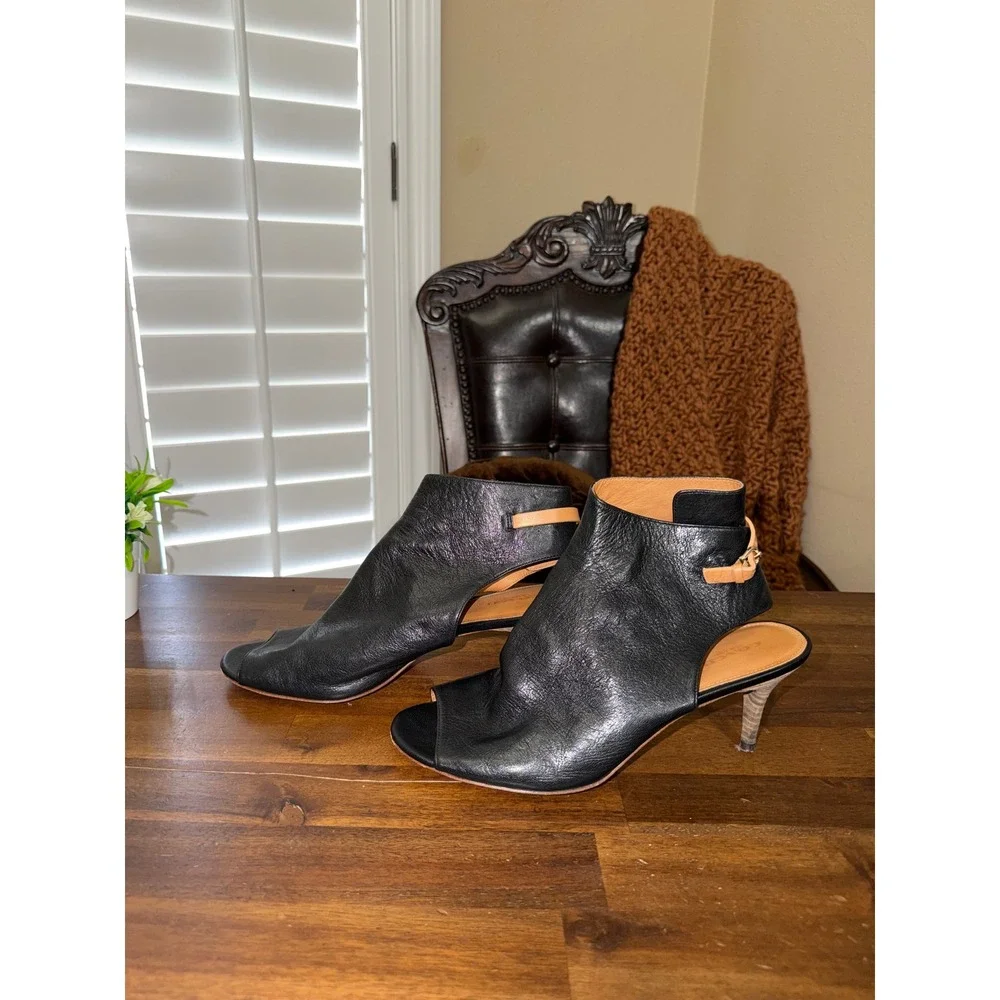 Coach New York Black Leather Peep Toe Shooties Kitten‎ Heel Buckle Sandals 10B